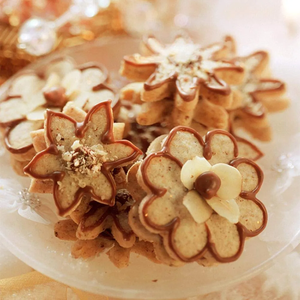 Hari Yoo-Neek- 12 Pcs Small Stainless Steel Flower & Leaf Cookie Cutter Set Fondant Biscuit Cutter Cake Molds DIY Tools