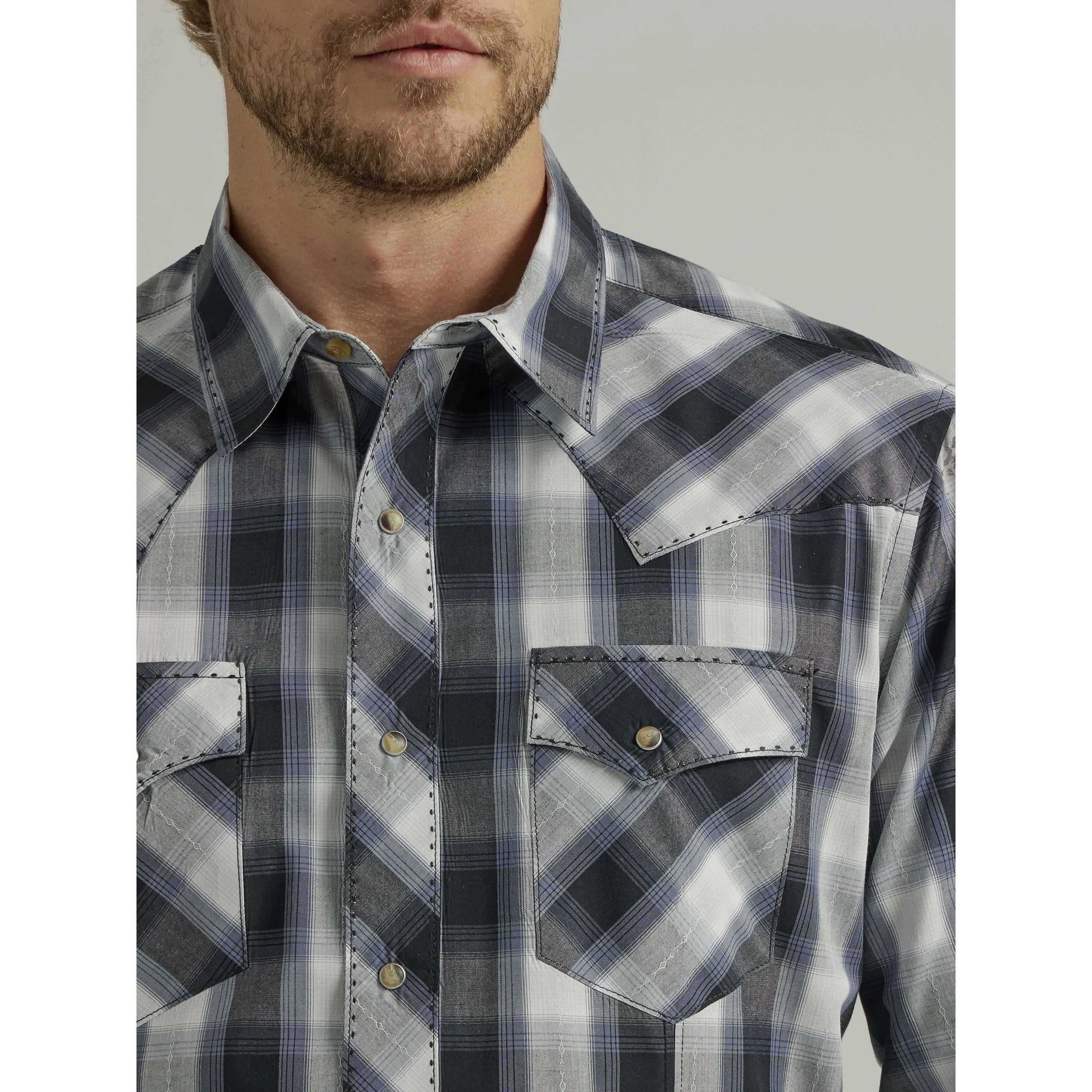 MEN'S WRANGLER LONG SLEEVE FASHION WESTERN SNAP PLAID SHIRT IN BLACK/WHITE PLAID