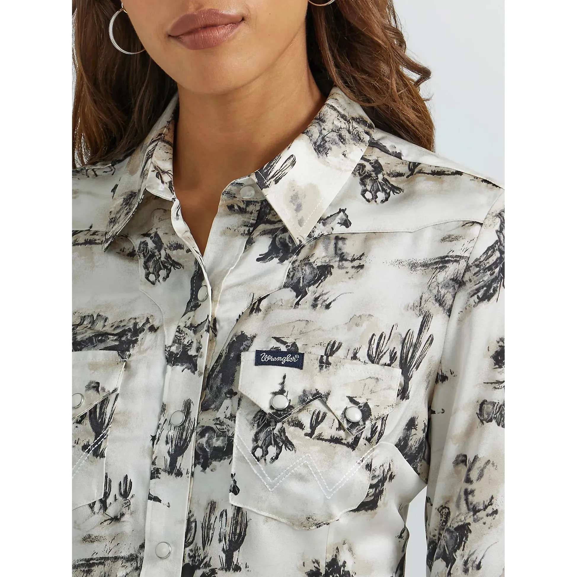 WOMEN'S WRANGLER BOLD BUCKING COWBOY WESTERN SNAP SHIRT IN BIRCH