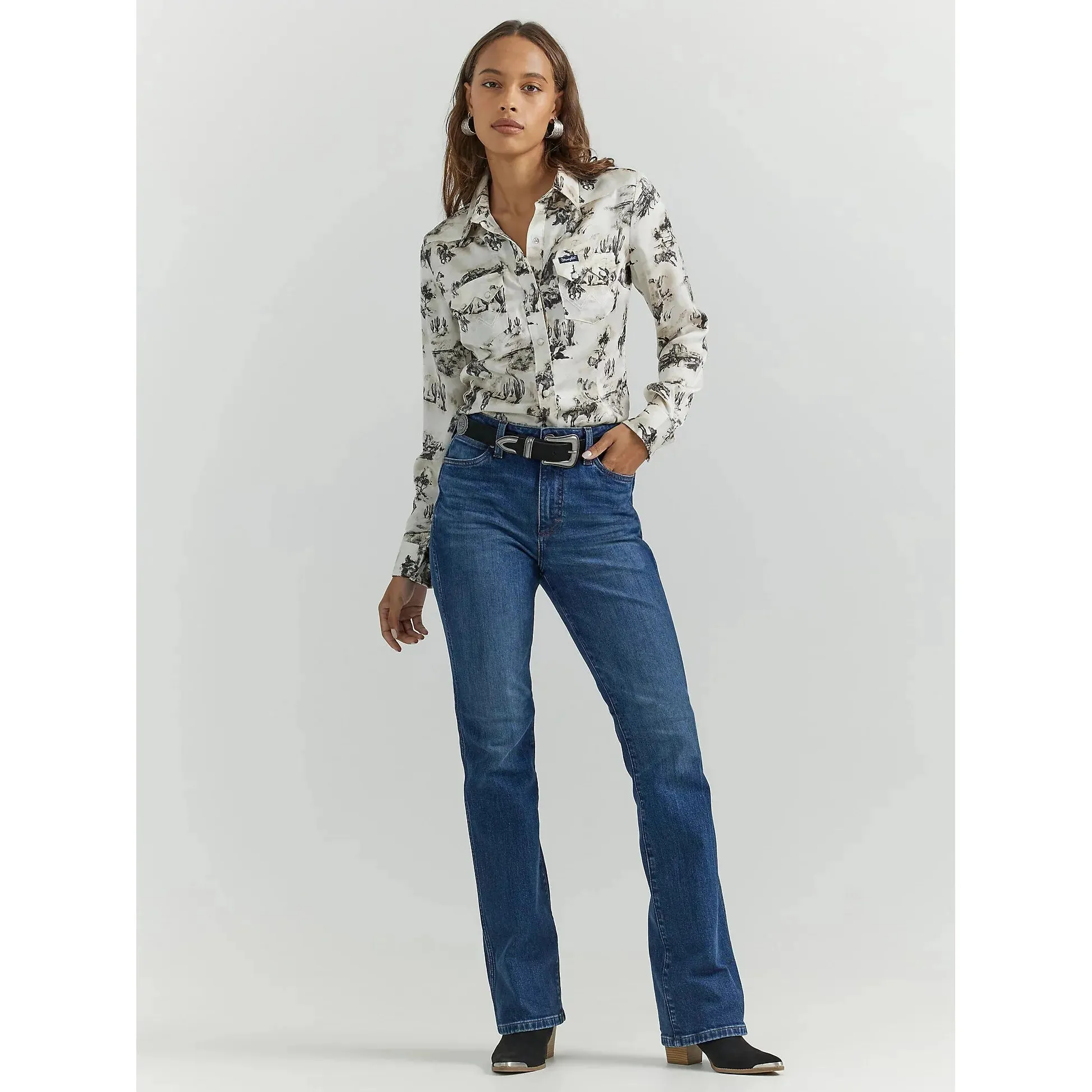 WOMEN'S WRANGLER BOLD BUCKING COWBOY WESTERN SNAP SHIRT IN BIRCH